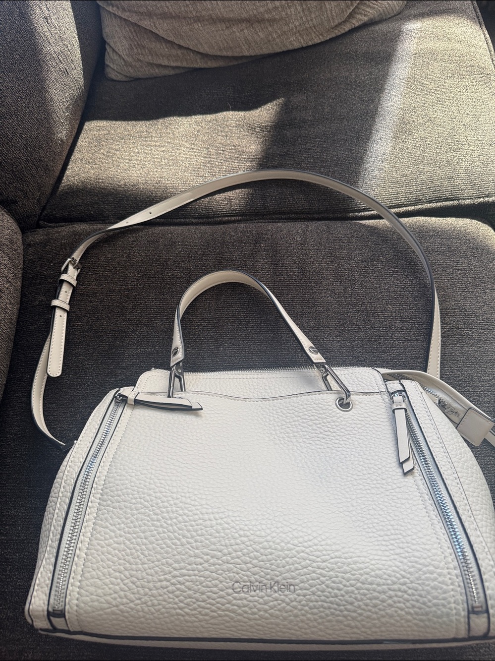 Calvin Klein cream purse with crossbody straps and handle - Picture 6 of 7